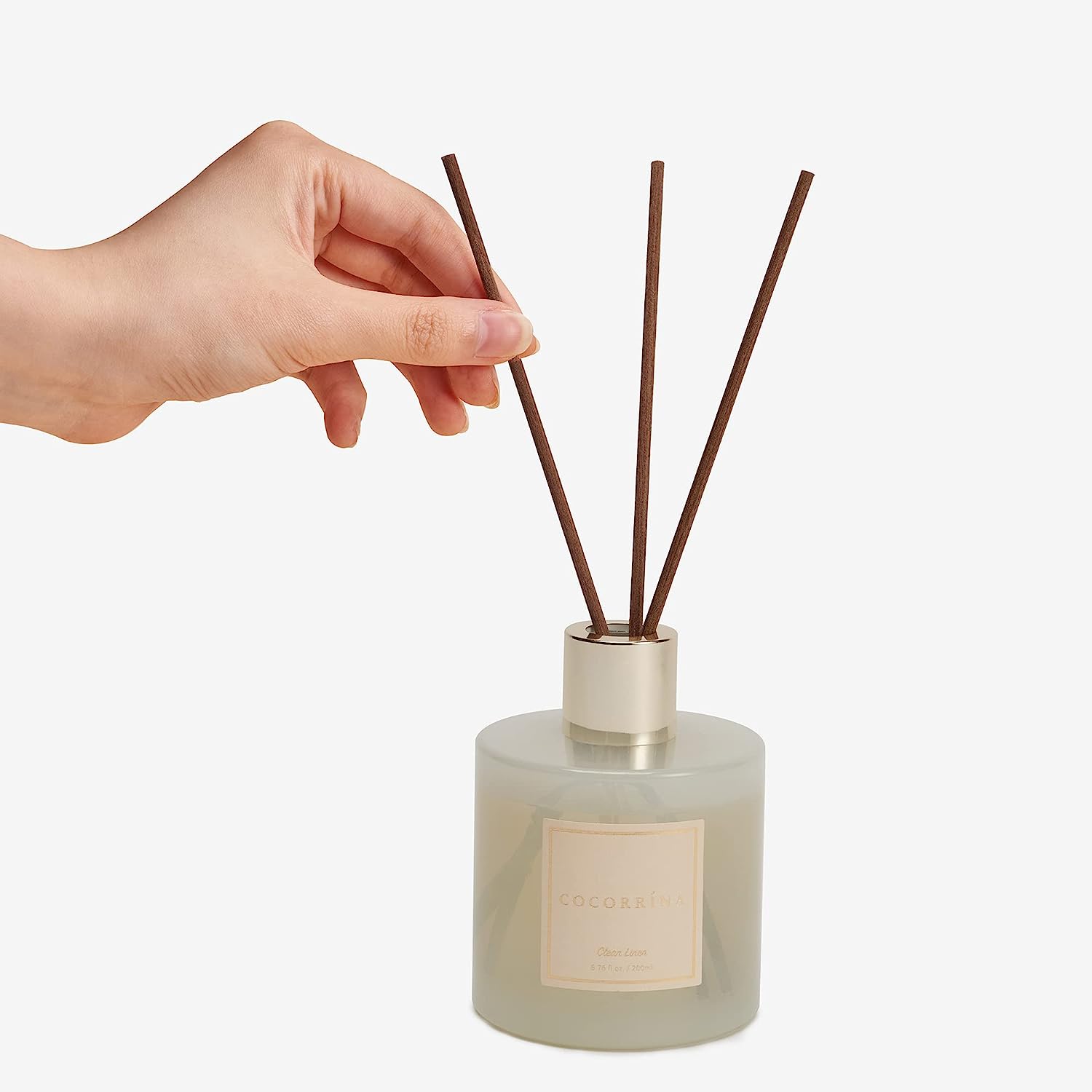 Reed Diffuser Set, 6.7 Oz Clean Linen Scented Diffuser with Sticks Home Fragrance Reed Diffuser for Bathroom Shelf Decor